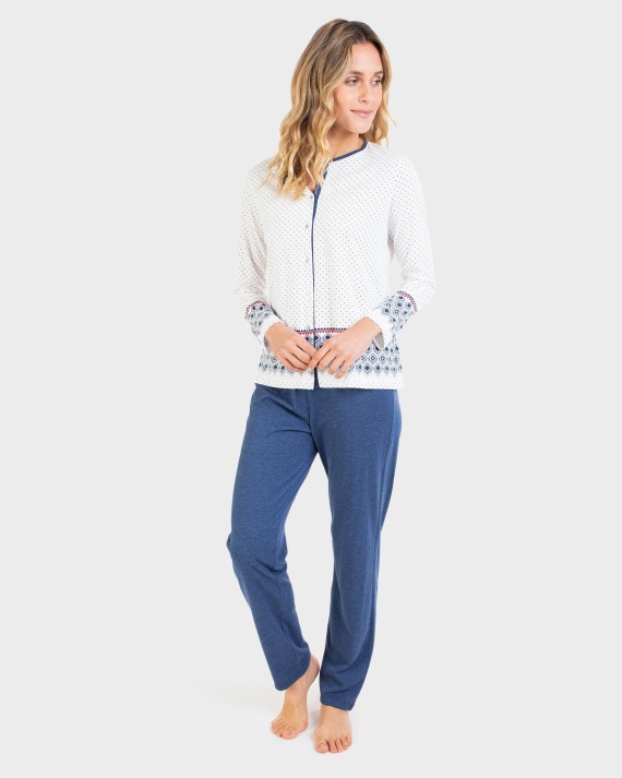 Pijama de dona obert amb botons.
