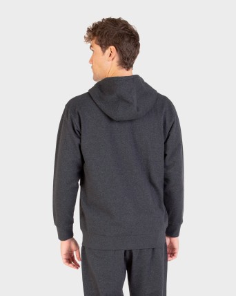 Sudadera de hombre abierta con cremallera y bolsillos.