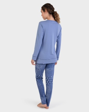 Pijama largo azul con estampado frontal