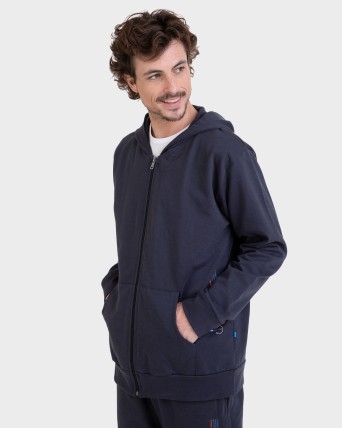 Sudadera azul con capucha