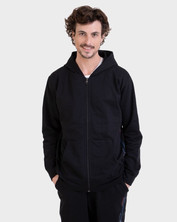 Sudadera negra con capucha