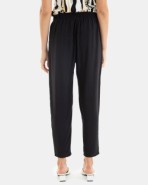 Pantalón recto de mujer en color negro