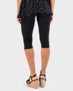 Women’s capri leggings in black