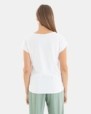CAMISETA DE MUJER HOMBRO CAÍDO ESTAMPADO HOJAS