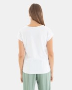 CAMISETA DE MUJER HOMBRO CAÍDO ESTAMPADO HOJAS