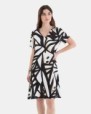 VESTIDO DE PLAYA CORTO DE MANGA CORTA ESTAMPADO RAYAS