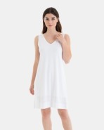 VESTIDO DE PLAYA CORTO SIN MANGAS EN TEJIDO CALADO EN COLOR BLANCO