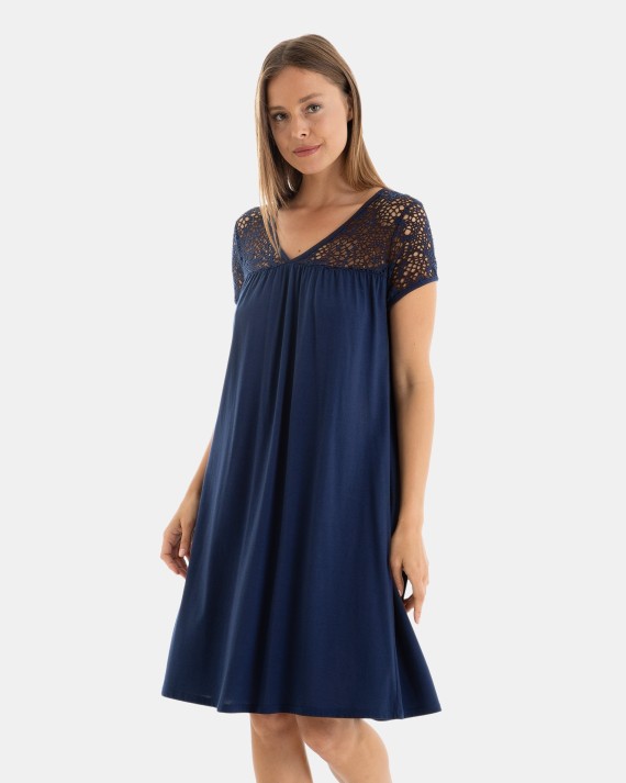 VESTIDO DE PLAYA CORTO SIN MANGAS EN TEJIDO CALADO EN COLOR AZUL