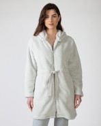 Short women's robe with zipper closure