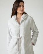 Short women's robe with zipper closure