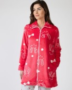 Short women's robe with zipper closure