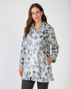 Short women's robe with zipper closure