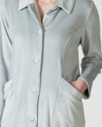 Short women's robe with button closure