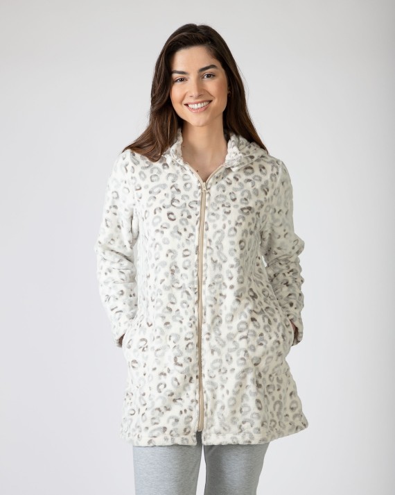 Short women's robe with zipper closure