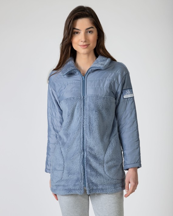 Short women's robe with zipper closure