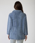 Short women's robe with zipper closure