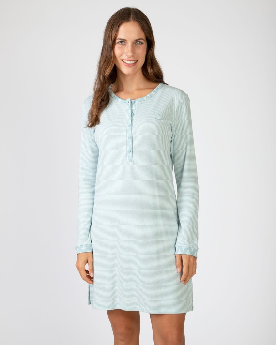 Short micro-striped nightgown with long sleeves