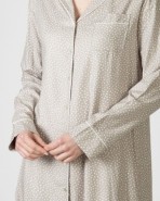 Camisó curt de tela obert de màniga llarga