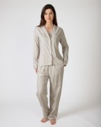 Pijama de mujer largo y abierto de tela de viscosa estampada