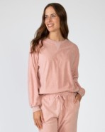 Long women's pajamas in velvet fabric