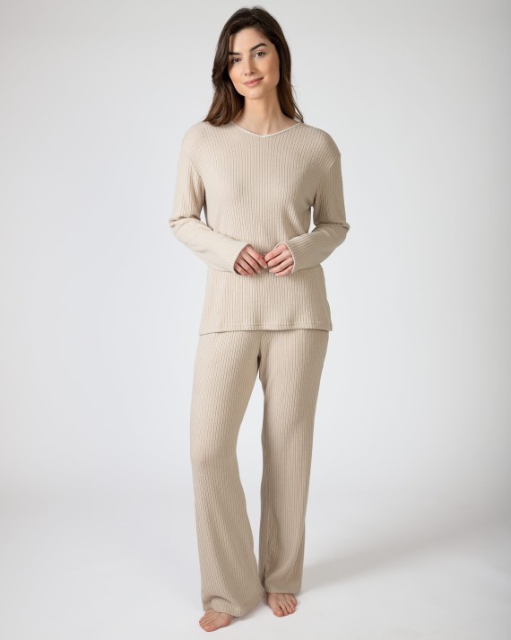 Long women's pajamas in loose knit