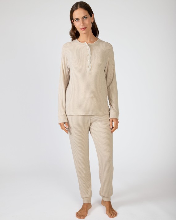 Long women's pajamas in loose knit