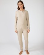 Long women's pajamas in loose knit