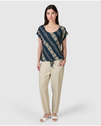 Pantalón tobillero recto de mujer en color beige