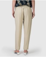 Pantalón tobillero recto de mujer en color beige