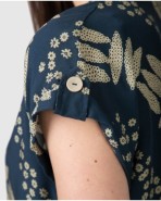 Camiseta de mujer de manga corta estampada puño girado