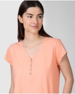 Camiseta básica de mujer de manga corta con botones decorativos