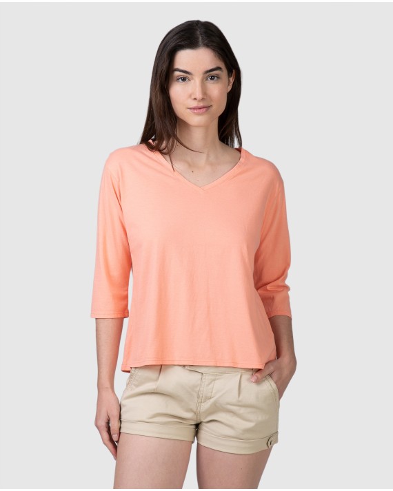 Women's basic three-quarter sleeve V-neck t-shirt