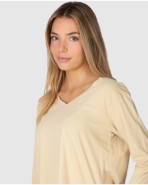 Women's basic three-quarter sleeve V-neck t-shirt