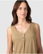 Camiseta de mujer sin mangas escote en v color verde