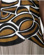 Vestido corto de mujer con estampado geométrico