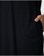 Vestit curt de dona amb detall ètnica en el escot