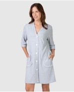 Women's robe with button closure and side pockets