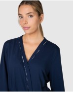 Women's robe with crossover front closure and side pockets
