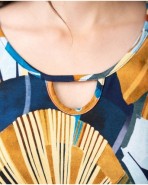 Vestit de platja curt de dona de màniga curta amb obertura en escot