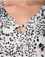 Women's short-sleeved V-neck t-shirt