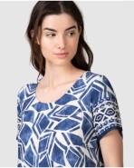 Women's short-sleeved t-shirt with geometric print