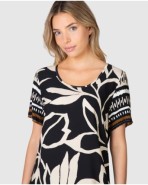 Women's short-sleeved t-shirt with floral print