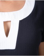 Vestit de platja curt de dona de màniga curta amb obertura triangular