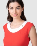 Playera corta de mujer de manga japonesa con botones decorativos