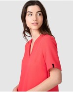 Women's cropped t-shirt with short dropped sleeves and side pockets