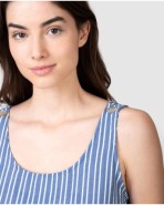 Women's cropped tank top with front pockets