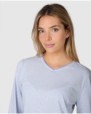 Pijama largo de mujer con cuello pico y estampado de rayas
