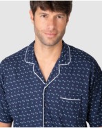 Men's short-sleeved pajamas with button-front closure