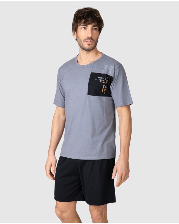 Men's short-sleeved pajamas with graphic detail